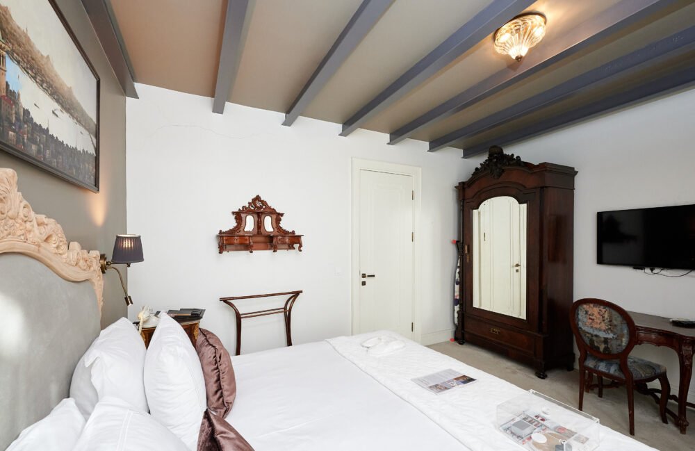 beyoglu hotels, beyoğlu hotel, beyoğlu otelleri, beyoğlu butik otel, beyoğlu design hotel, beyoğlu design hotels, istanbul beyoğlu hotels, best hotels in beyoğlu, faik pasha apartments, faik pasha suites, cihangir hotels, çukurcuma hotels, galata hotels, karaköy hotels, family hotels, luxury hotels, istanbul small hotels, modern otel, residence hotel, küçük otel, konaklama, oda tipleri, uzun süreli konaklama, promosyon, rezervasyon, sanat oteli, 2025, mahalle rehberi, apart otel, butik apart