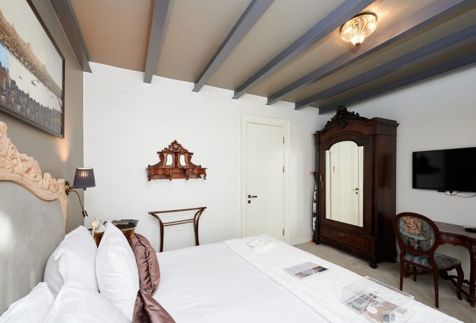 beyoglu hotels, beyoğlu hotel, beyoğlu otelleri, beyoğlu butik otel, beyoğlu design hotel, beyoğlu design hotels, istanbul beyoğlu hotels, best hotels in beyoğlu, faik pasha apartments, faik pasha suites, cihangir hotels, çukurcuma hotels, galata hotels, karaköy hotels, family hotels, luxury hotels, istanbul small hotels, modern otel, residence hotel, küçük otel, konaklama, oda tipleri, uzun süreli konaklama, promosyon, rezervasyon, sanat oteli, 2025, mahalle rehberi, apart otel, butik apart