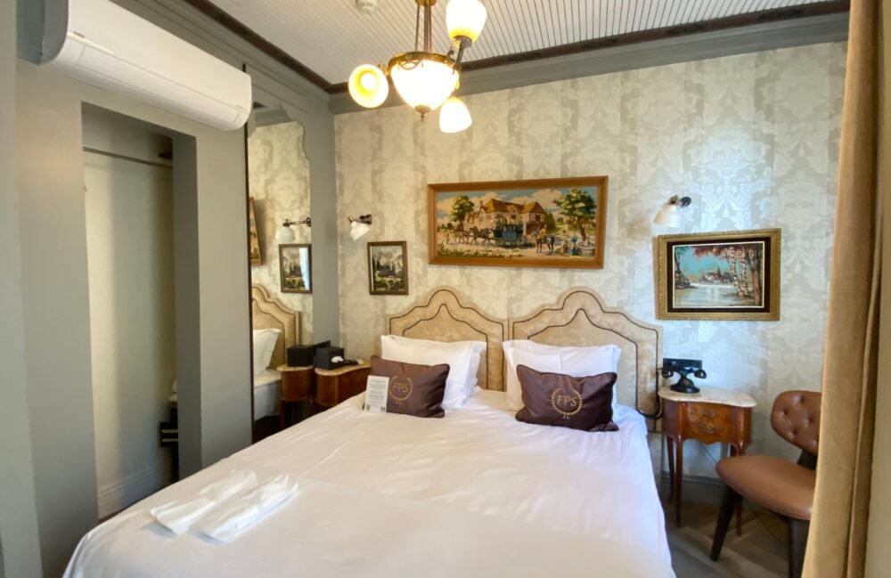 beyoglu hotels, beyoğlu design hotel, istanbul small hotels, modern otel, küçük otel, butik otel, faik pasha apartments, galata hotels, cihangir hotels, çukurcuma hotels, karaköy hotels, aile oteli, uzun süreli konaklama, oda tipleri, sanat oteli, 2025, rezervasyon, promosyon, mahalle rehberi