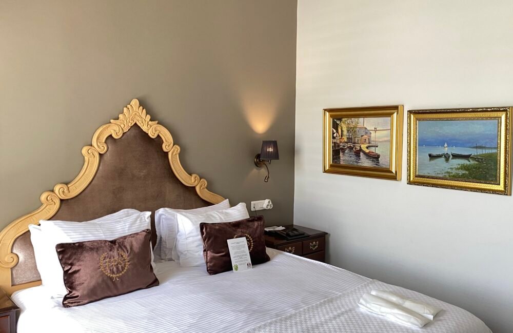 beyoglu hotels, beyoğlu design hotel, istanbul small hotels, butik otel, modern otel, küçük otel, faik pasha apartments, galata hotels, cihangir hotels, çukurcuma hotels, karaköy hotels, oda tipleri, aile oteli, uzun süreli konaklama, sanat oteli, 2025, promosyon, rezervasyon, mahalle rehberi