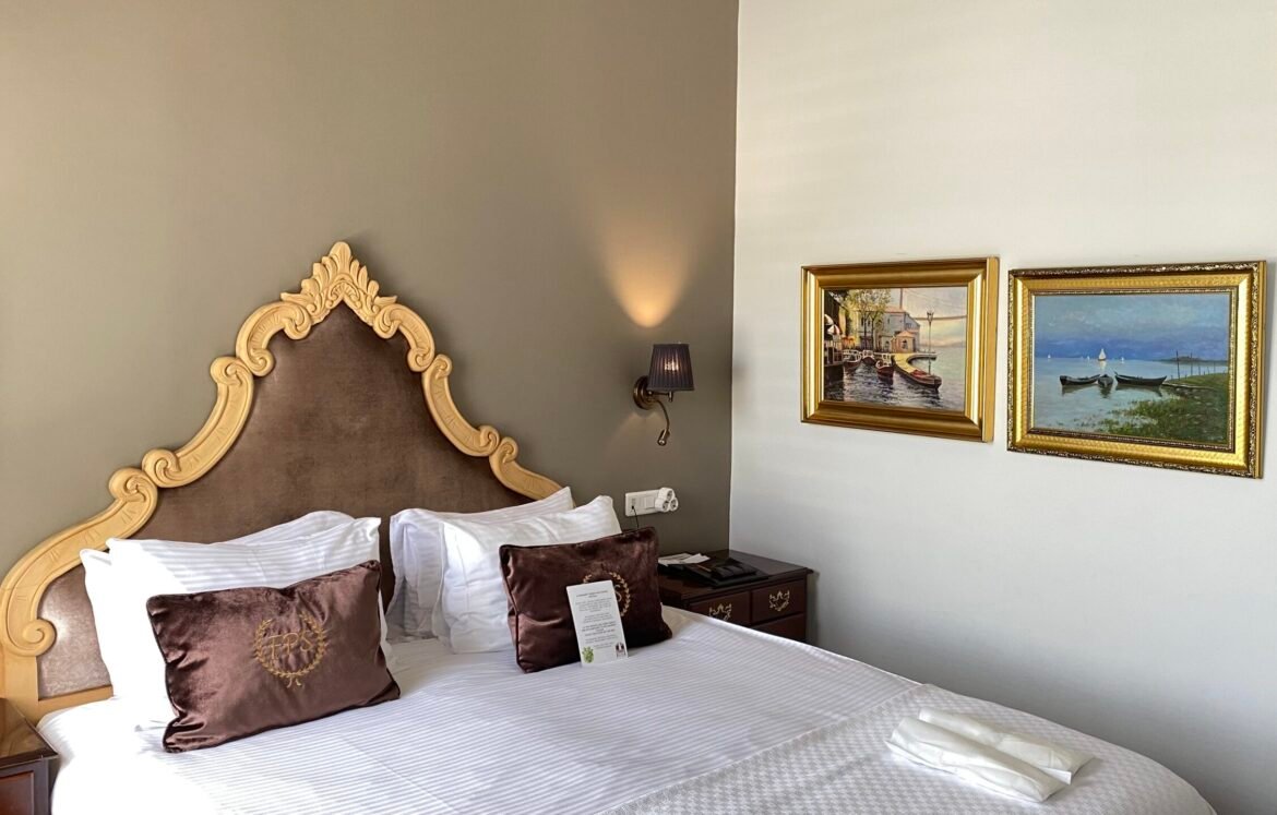 beyoglu hotels, beyoğlu design hotel, istanbul small hotels, butik otel, modern otel, küçük otel, faik pasha apartments, galata hotels, cihangir hotels, çukurcuma hotels, karaköy hotels, oda tipleri, aile oteli, uzun süreli konaklama, sanat oteli, 2025, promosyon, rezervasyon, mahalle rehberi