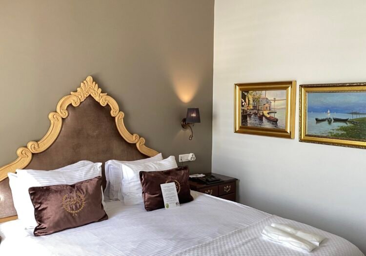 beyoglu hotels, beyoğlu design hotel, istanbul small hotels, butik otel, modern otel, küçük otel, faik pasha apartments, galata hotels, cihangir hotels, çukurcuma hotels, karaköy hotels, oda tipleri, aile oteli, uzun süreli konaklama, sanat oteli, 2025, promosyon, rezervasyon, mahalle rehberi