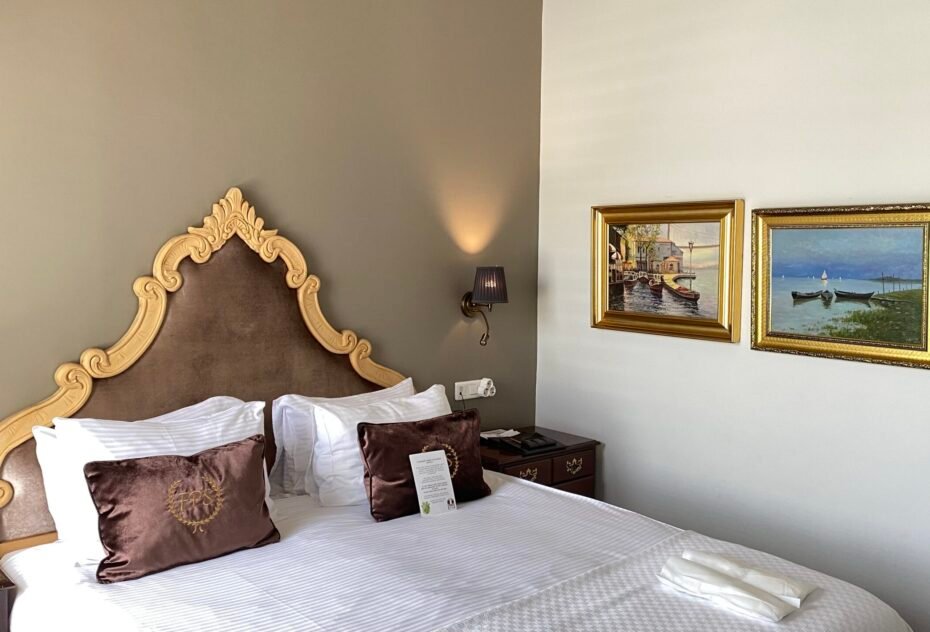 beyoglu hotels, beyoğlu design hotel, istanbul small hotels, butik otel, modern otel, küçük otel, faik pasha apartments, galata hotels, cihangir hotels, çukurcuma hotels, karaköy hotels, oda tipleri, aile oteli, uzun süreli konaklama, sanat oteli, 2025, promosyon, rezervasyon, mahalle rehberi