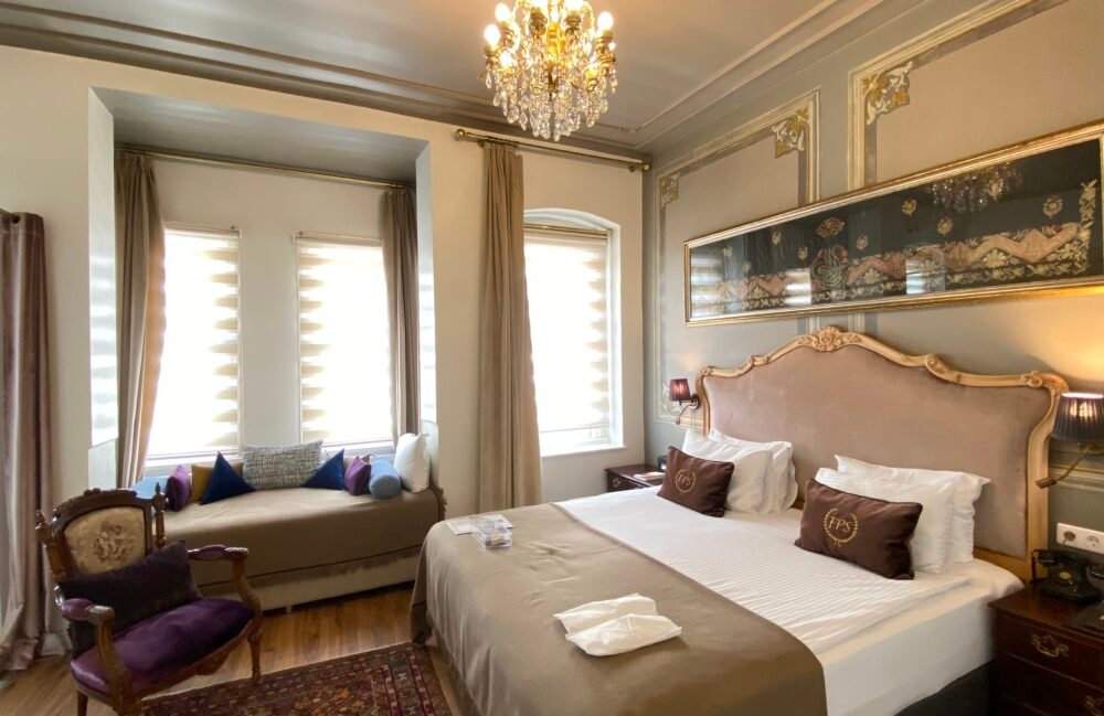beyoglu hotels, beyoğlu design hotel, istanbul small hotels, butik otel, modern otel, küçük otel, faik pasha apartments, galata hotels, cihangir hotels, çukurcuma hotels, karaköy hotels, oda tipleri, aile oteli, uzun süreli konaklama, sanat oteli, 2025, promosyon, rezervasyon, mahalle rehberi