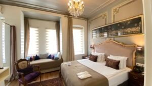 beyoglu hotels, beyoğlu design hotel, istanbul small hotels, butik otel, modern otel, küçük otel, faik pasha apartments, galata hotels, cihangir hotels, çukurcuma hotels, karaköy hotels, oda tipleri, aile oteli, uzun süreli konaklama, sanat oteli, 2025, promosyon, rezervasyon, mahalle rehberi