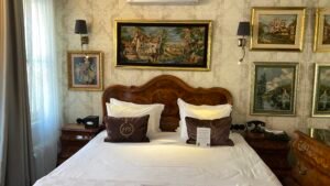beyoglu hotels, beyoğlu design hotel, istanbul small hotels, butik otel, modern otel, küçük otel, faik pasha apartments, galata hotels, cihangir hotels, çukurcuma hotels, karaköy hotels, oda tipleri, aile oteli, uzun süreli konaklama, sanat oteli, 2025, promosyon, rezervasyon, mahalle rehberi