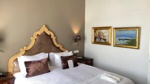 beyoglu hotels, beyoğlu design hotel, istanbul small hotels, butik otel, modern otel, küçük otel, faik pasha apartments, galata hotels, cihangir hotels, çukurcuma hotels, karaköy hotels, oda tipleri, aile oteli, uzun süreli konaklama, sanat oteli, 2025, promosyon, rezervasyon, mahalle rehberi