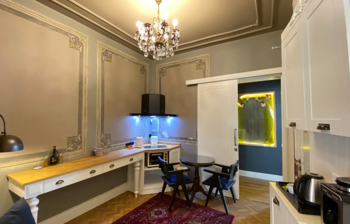 beyoglu hotels, beyoğlu design hotel, istanbul small hotels, küçük otel, aile oteli, faik pasha apartments, galata hotels, çukurcuma hotels, cihangir hotels, karaköy hotels, oda tipleri, konaklama, uzun süreli konaklama, sanat oteli, 2025, butik otel, modern otel, rezervasyon, promosyon