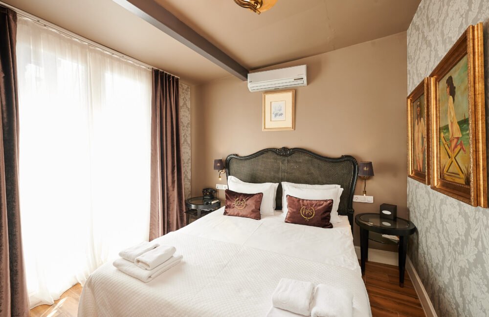 beyoglu hotels, beyoğlu hotel, beyoğlu otelleri, beyoğlu butik otel, beyoğlu design hotel, beyoğlu design hotels, istanbul beyoğlu hotels, best hotels in beyoğlu, faik pasha apartments, faik pasha suites, cihangir hotels, çukurcuma hotels, galata hotels, karaköy hotels, family hotels, luxury hotels, istanbul small hotels, modern otel, residence hotel, küçük otel, konaklama, oda tipleri, uzun süreli konaklama, promosyon, rezervasyon, sanat oteli, 2025, mahalle rehberi, apart otel, butik apart