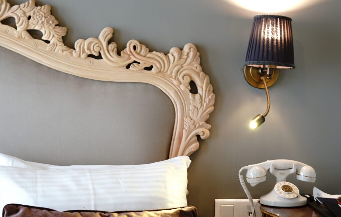 beyoglu-hotels-guide-2025 2025’in en kapsamlı Beyoğlu Hotels rehberi. Beyoğlu otelleri, butik ve design oteller, aile otelleri, lüks konaklama seçenekleri, Faik Pasha Apartments ve bölgedeki en iyi otel önerileri. Rezervasyon, oda tipleri, mahalle rehberi ve güncel fotoğraflar. Şimdi Beyoğlu’nda unutulmaz bir konaklama için rezervasyon yapın.